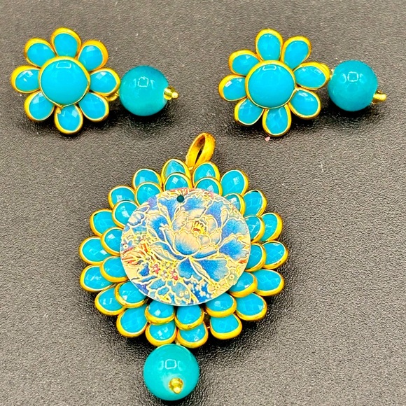 Medallion Pendant and Earring Set - Picture 1 of 3